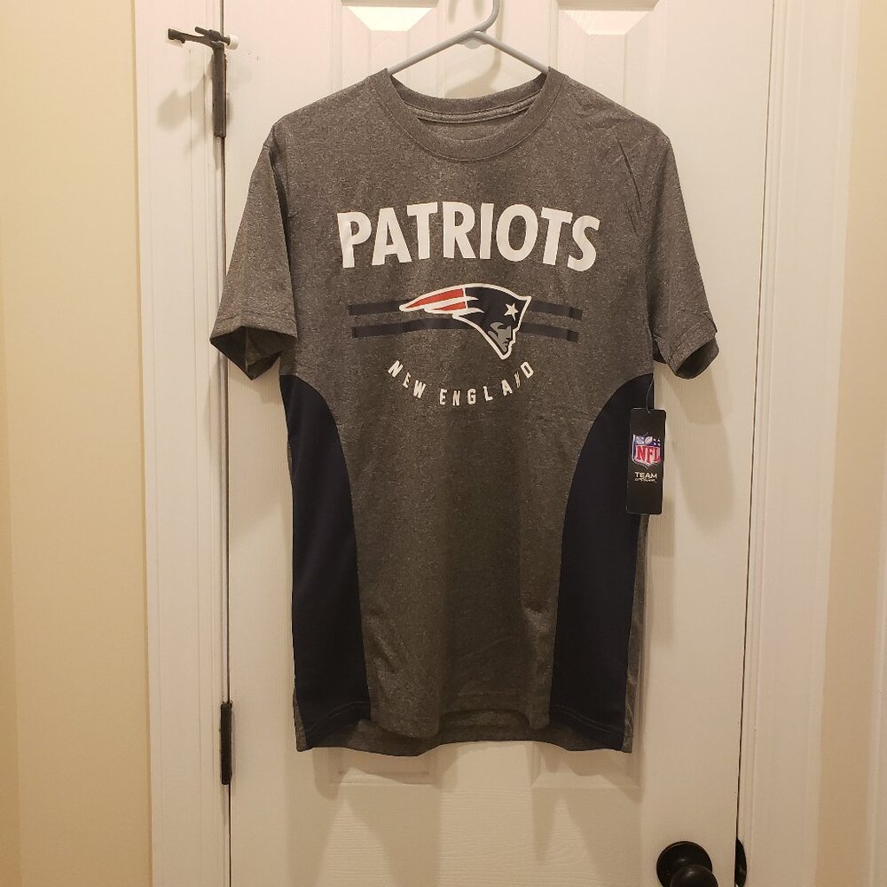 New England Patriots NFL Apparel Men's Tee Shirt Size Medium New with Tags